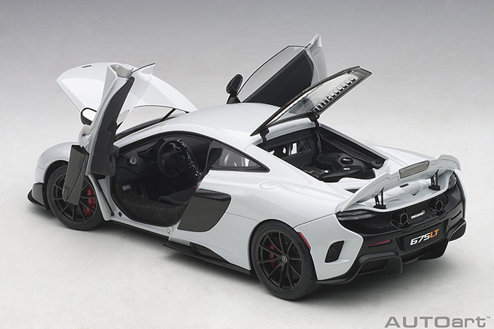 76046 1/18 McLAREN 675LT (SILICA WHITE)