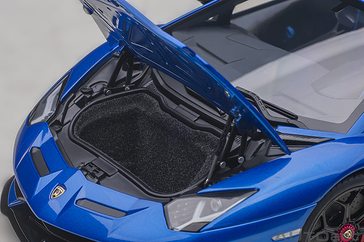 79174 1/18 LAMBORGHINI AVENTADOR SVJ (BLU NETHUNS/METALLIC BLUE)