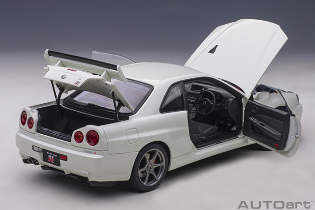 77406 1/18 NISSAN SKYLINE GT-R (R34) V-SPEC II (WHITE PEARL)