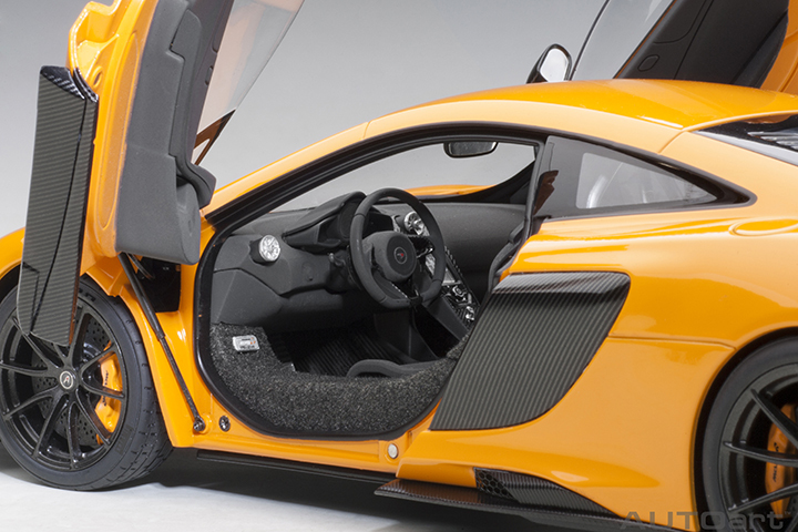 76048 1/18 McLAREN 675LT (McLAREN ORANGE)