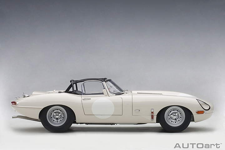 73649 1/18 JAGUAR LIGHTWEIGHT E-TYPE (WHITE)