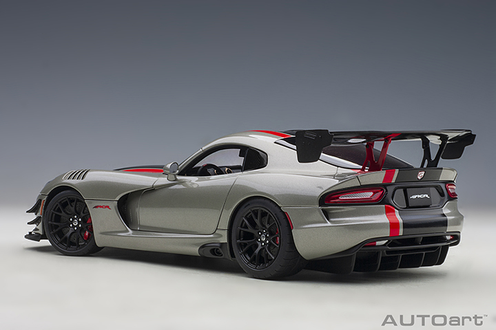 71733 1/18 DODGE VIPER ACR 2017 (BILLET SILVER METALLIC W/ BLACK STRIPES)