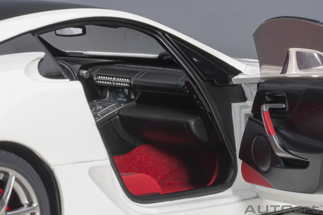 78851 1/18 LEXUS LFA (WHITEST WHITE/CARBON BLACK)