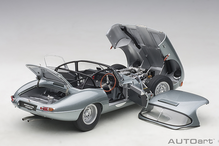 73646 1/18 JAGUAR LIGHTWEIGHT E-TYPE (SILVER)