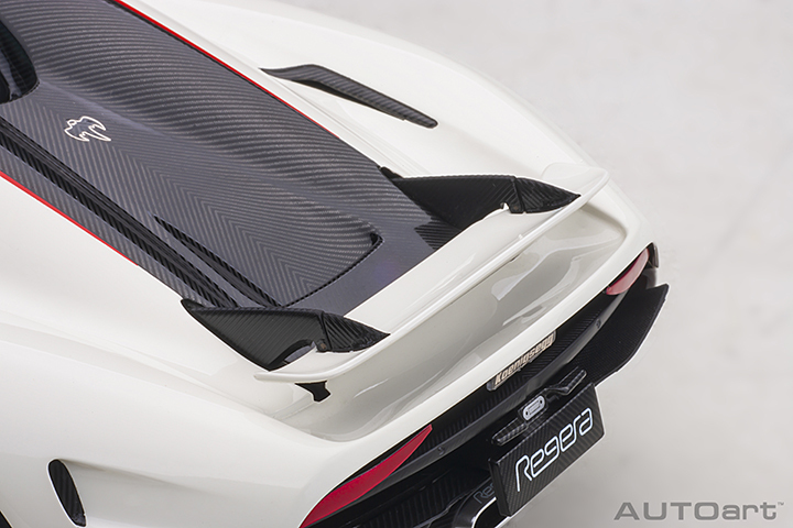 79027 1/18 KOENIGSEGG REGERA (WHITE/BLACK CARBON/RED ACCENTS)