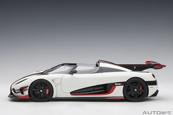 79016 1/18 KOENIGSEGG ONE : 1 (PEBBLE WHITE/CARBON BLACK /RED ACCENTS)