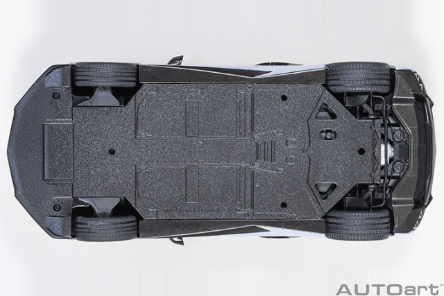 71284 1/18 CHEVROLET CORVETTE C8 STINGRAY Z51 (CERAMIC MATRIX GREY METALLIC)