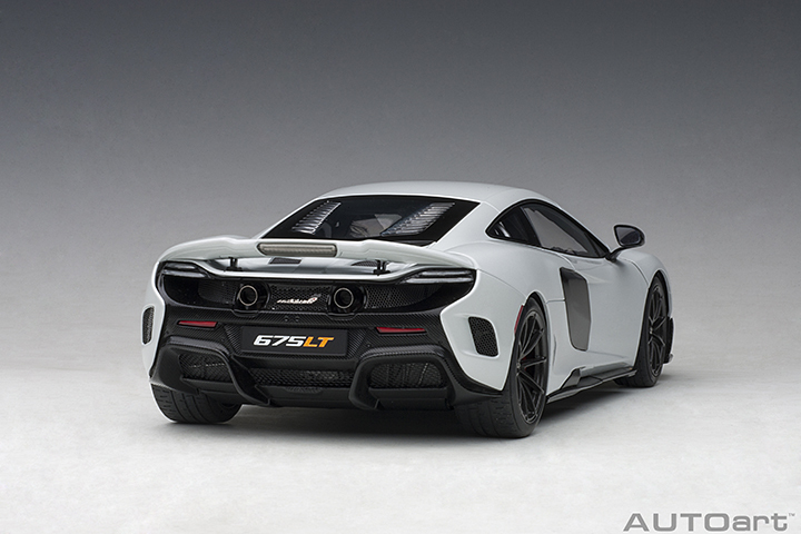 76046 1/18 McLAREN 675LT (SILICA WHITE)