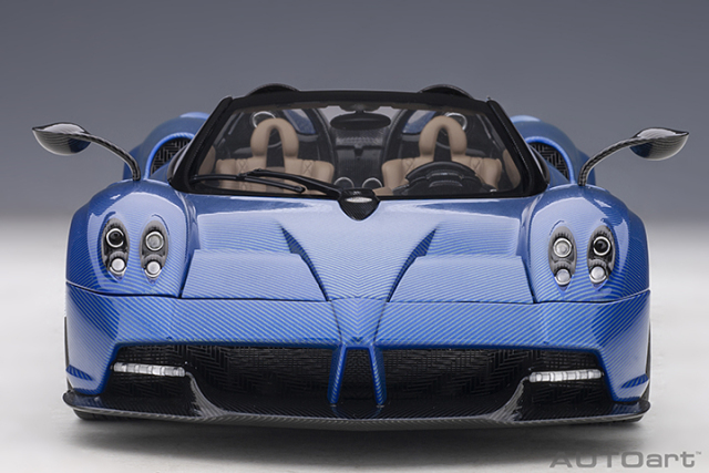 78286 1/18 PAGANI HUAYRA ROADSTER (BLU TRICOLORE CARBON FIBER)