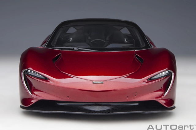 76087 1/18 McLAREN SPEEDTAIL (VOLCANO RED)
