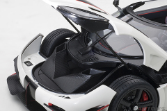 79016 1/18 KOENIGSEGG ONE : 1 (PEBBLE WHITE/CARBON BLACK /RED ACCENTS)