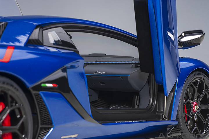 79174 1/18 LAMBORGHINI AVENTADOR SVJ (BLU NETHUNS/METALLIC BLUE)