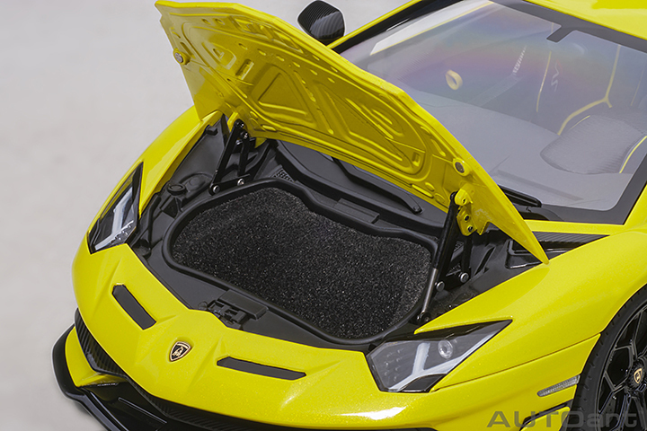 79175 1/18 LAMBORGHINI AVENTADOR SVJ  (GIALLO TENERIFE/PEARL YELLOW)