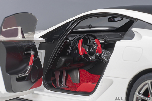 78851 1/18 LEXUS LFA (WHITEST WHITE/CARBON BLACK)