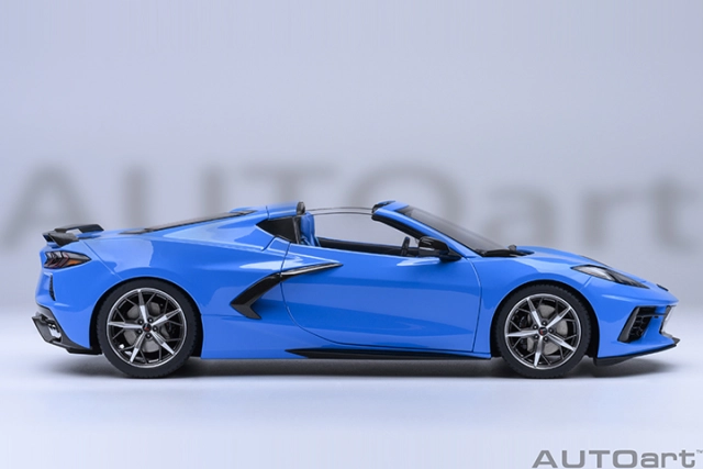 71281 1/18 CHEVROLET CORVETTE C8 STINGRAY Z51 (RAPID BLUE)