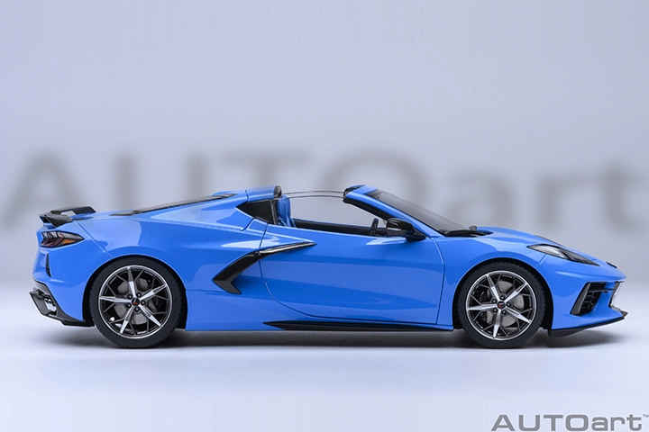 71281 1/18 CHEVROLET CORVETTE C8 STINGRAY Z51 (RAPID BLUE)