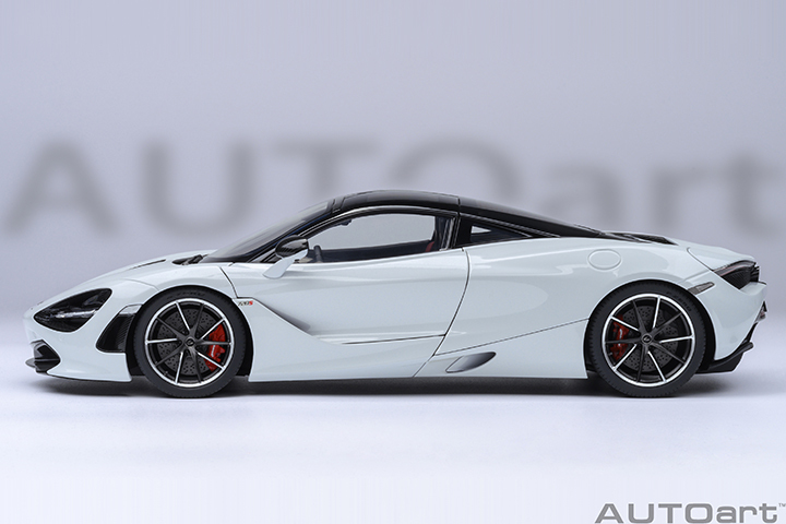 76069 1/18 McLAREN 720S (SILICA WHITE)