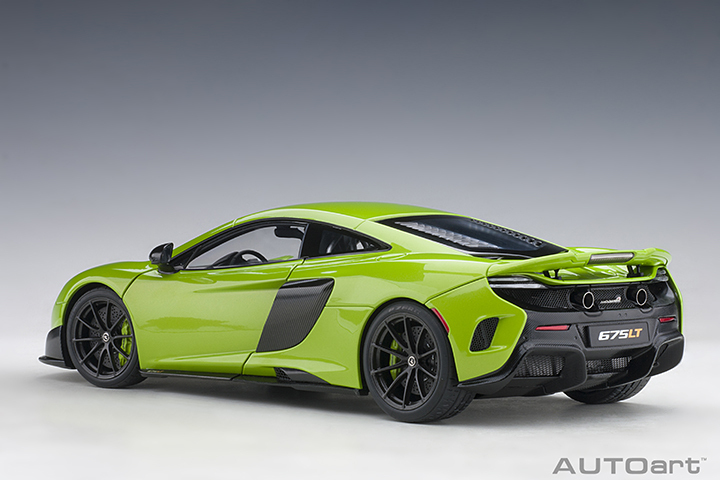 76049 1/18 McLAREN 675LT (NAPIER GREEN)