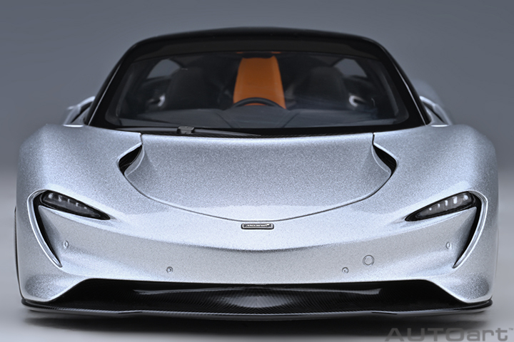 76090 1/18 McLAREN SPEEDTAIL (SUPERNOVA SILVER)