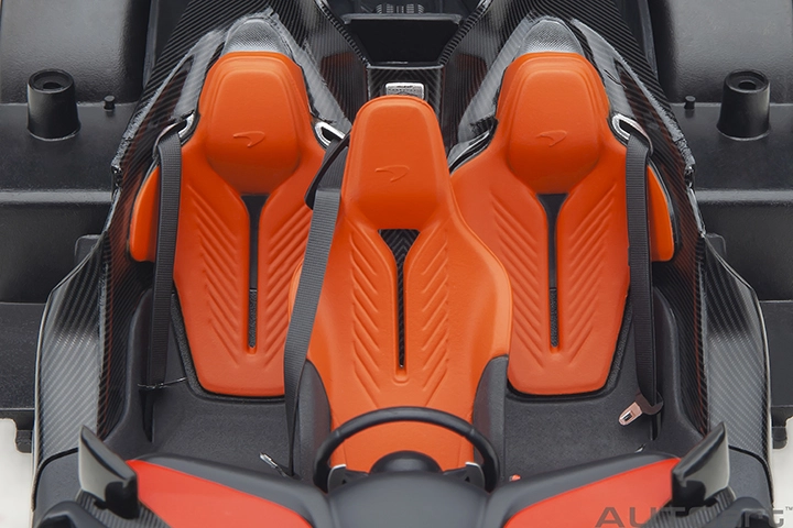 76088 1/18 McLAREN SPEEDTAIL(VOLCANO ORANGE)