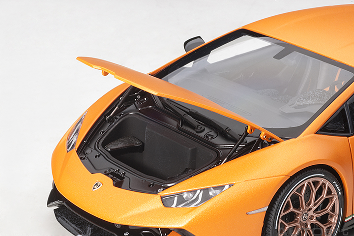 79152 1/18 LAMBORGHINI HURACAN PERFORMANTE (ARANCIO ANTHAEUS/MATT ORANGE)