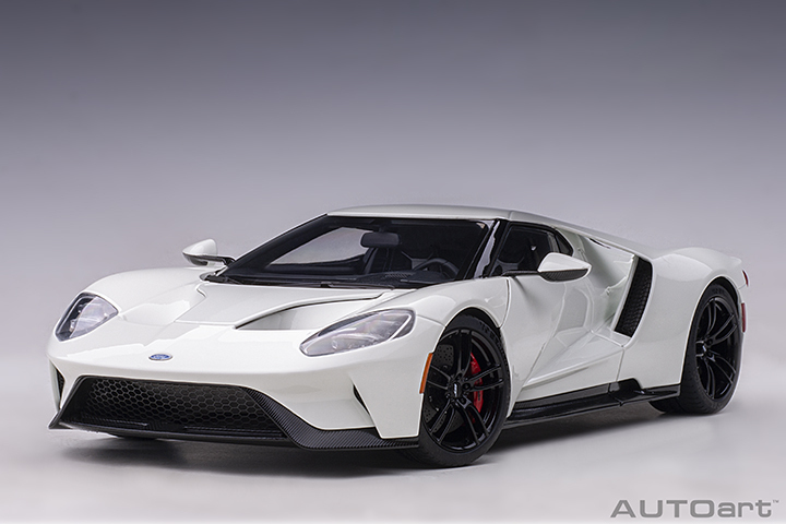 72941 1/18 FORD GT 2017 (FROZEN WHITE)