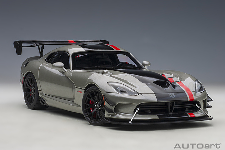 71733 1/18 DODGE VIPER ACR 2017 (BILLET SILVER METALLIC W/ BLACK STRIPES)