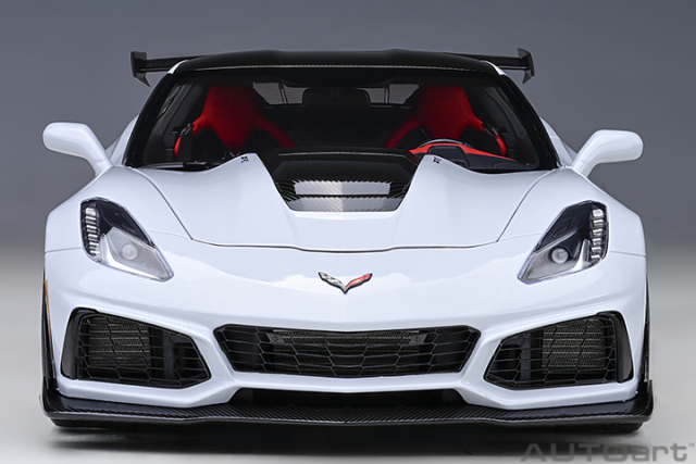 71277 1/18 CHEVROLET CORVETTE C7 ZR1 (CERAMIC MATRIX GREY METALLIC)