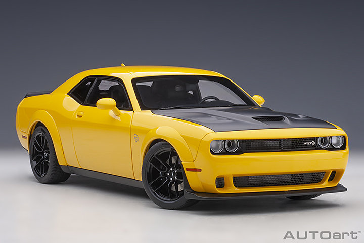 71737 1/18 DODGE CHALLENGER SRT HELLCAT WIDEBODY 2018 (YELLOW JACKET/SATIN BLACK PAINTED HOOD)