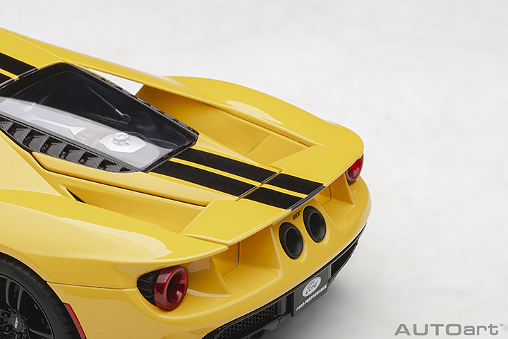 72944 1/18 FORD GT 2017 (TRIPLE YELLOW/BLACK STRIPES)