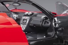 78287 1/18 PAGANI HUAYRA ROADSTER (ROSSO MONZA/RED)