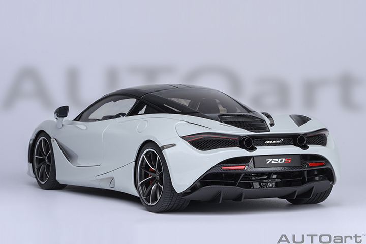 76069 1/18 McLAREN 720S (SILICA WHITE)