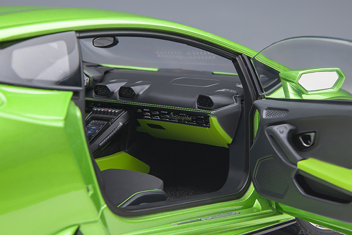 79215 1/18 LAMBORGHINI HURACAN EVO (VERDE SELVANS)