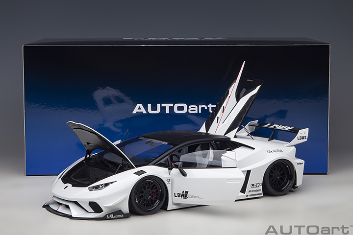 79125 1/18 LIBERTY WALK LB SILHOUETTE WORKS HURACAN GT (WHITE)