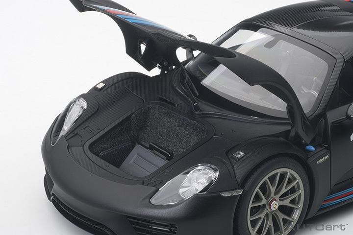 77929  1/18 PORSCHE 918 SPYDER WEISSACH PACKAGE (BLACK/MARTINI LIVERY)