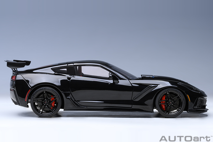 71276 1/18 CHEVROLET CORVETTE C7 ZR1 (GLOSS BLACK)