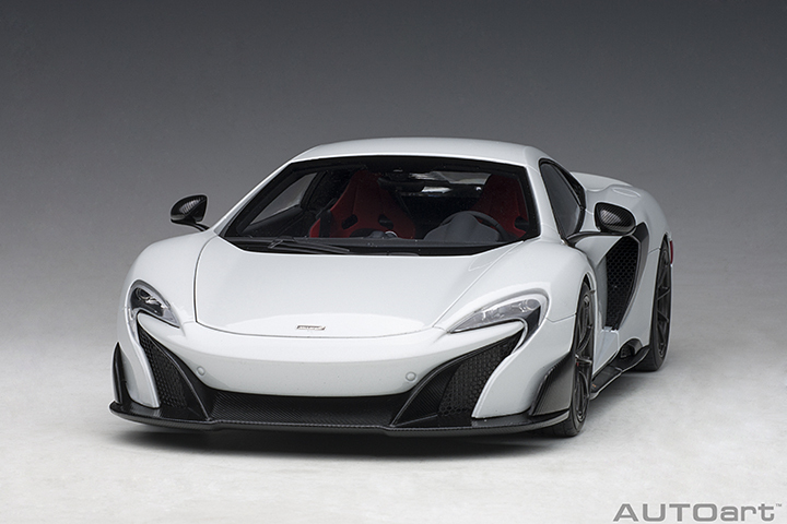 76046 1/18 McLAREN 675LT (SILICA WHITE)