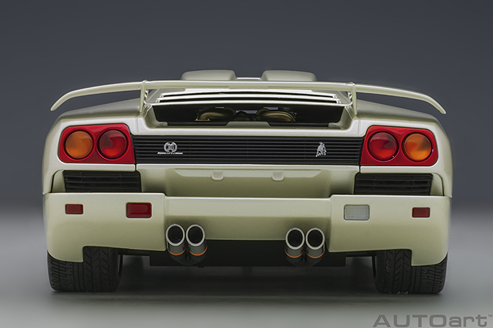 79141 1/18 LAMBORGHINI DIABLO SE30 JOTA (BALLON WHITE/PEARL WHITE)