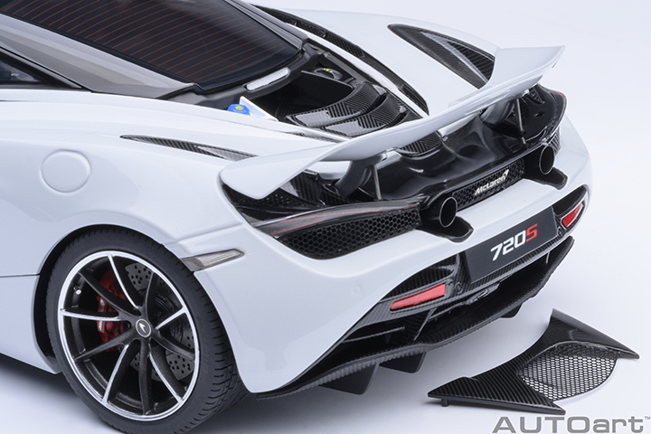 76069 1/18 McLAREN 720S (SILICA WHITE)