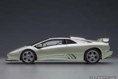 79141 1/18 LAMBORGHINI DIABLO SE30 JOTA (BALLON WHITE/PEARL WHITE)