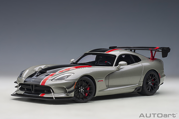 71733 1/18 DODGE VIPER ACR 2017 (BILLET SILVER METALLIC W/ BLACK STRIPES)