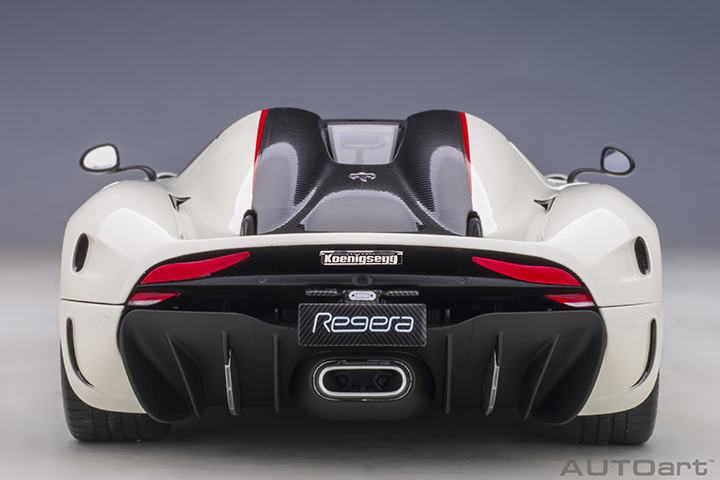 79027 1/18 KOENIGSEGG REGERA (WHITE/BLACK CARBON/RED ACCENTS)