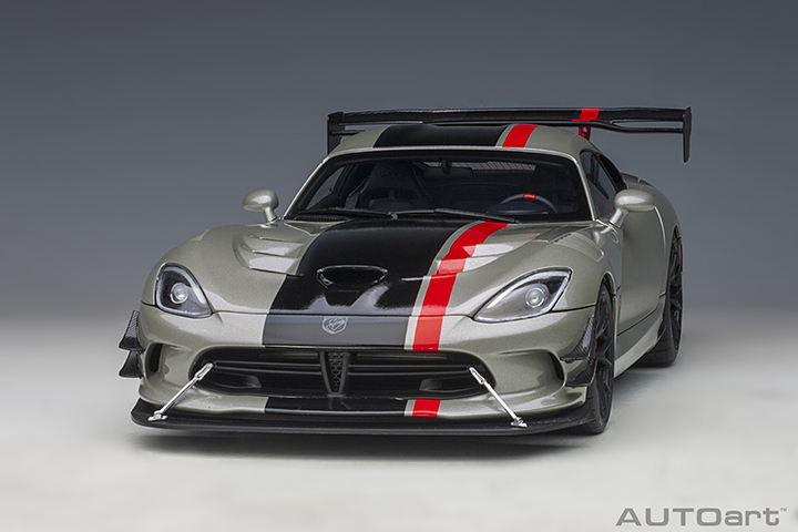 71733 1/18 DODGE VIPER ACR 2017 (BILLET SILVER METALLIC W/ BLACK STRIPES)