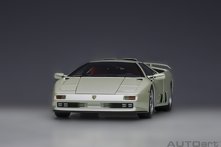 79141 1/18 LAMBORGHINI DIABLO SE30 JOTA (BALLON WHITE/PEARL WHITE)