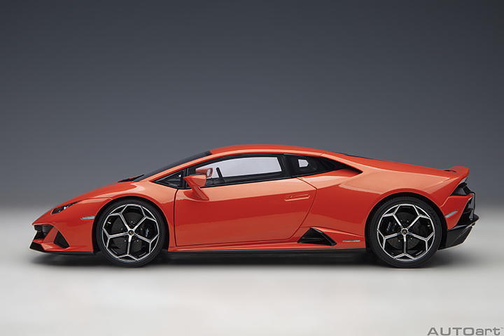 79214 1/18 LAMBORGHINI HURACAN EVO (ARANCIO XANTO)