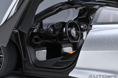 76090 1/18 McLAREN SPEEDTAIL (SUPERNOVA SILVER)