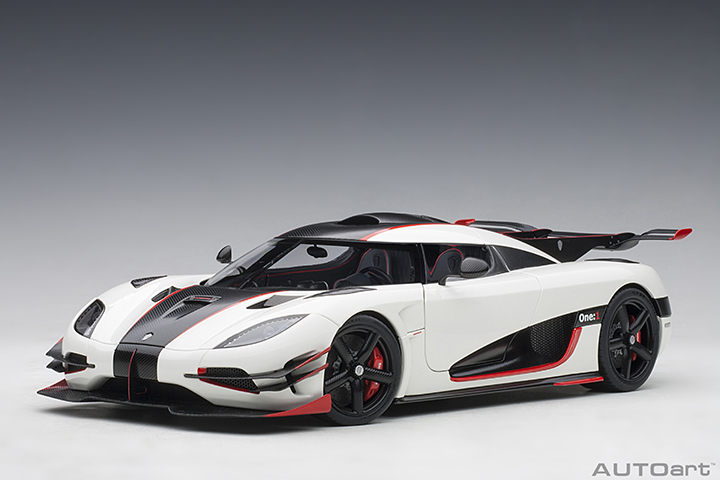 79016 1/18 KOENIGSEGG ONE : 1 (PEBBLE WHITE/CARBON BLACK /RED ACCENTS)