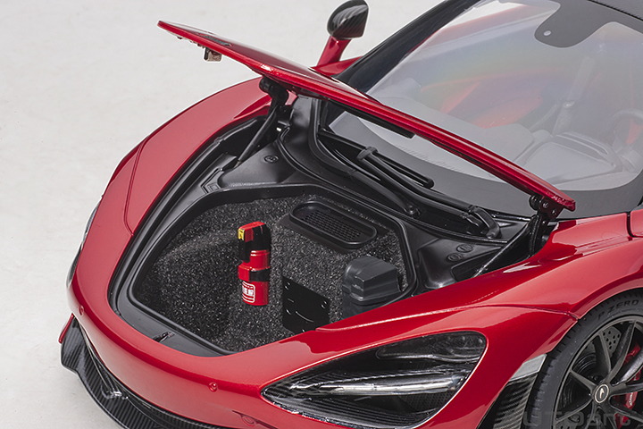 76072 1/18 McLAREN 720S (MEMPHIS RED/METALLIC RED)