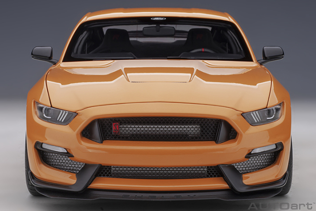 72929  1/18 FORD SHELBY GT-350R  (FURY ORANGE)