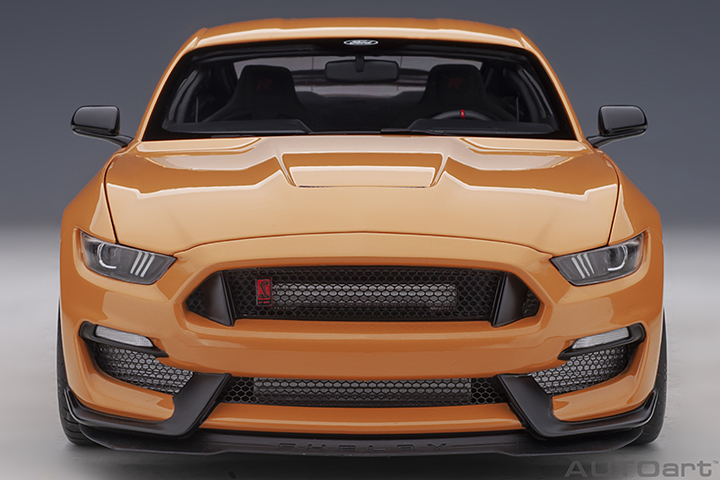 72929  1/18 FORD SHELBY GT-350R  (FURY ORANGE)